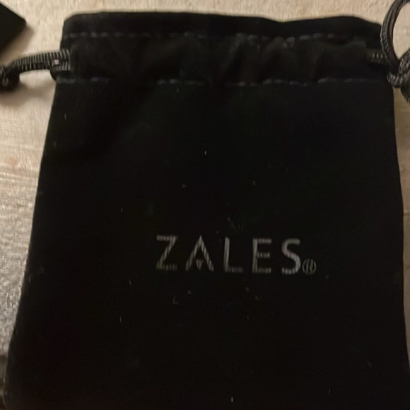 Wedding ring - Picture 3 of 4